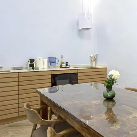 -malagasunapts-picasso Classic Apartment